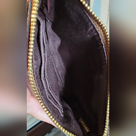 Coach Metallic Cherry and Signature Monogramm Crossgrain Leather Wristlet NWOT - Picture 4 of 12